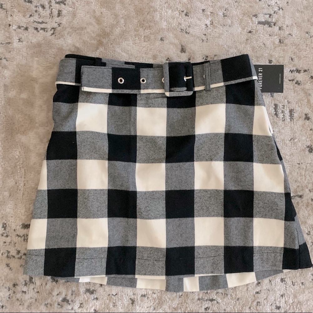 NWT forever 21 mini skirt, size medium